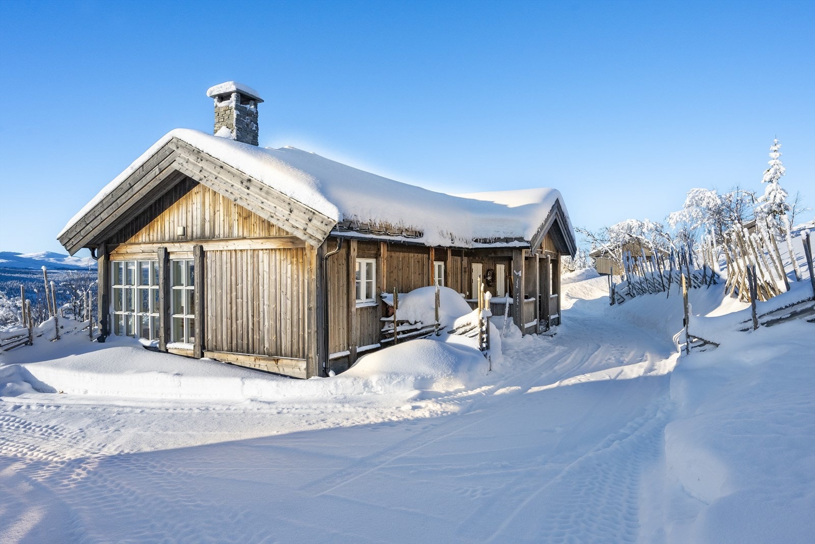 Det er parkeringsmuligheter rett utenfor døra. Galleribilde