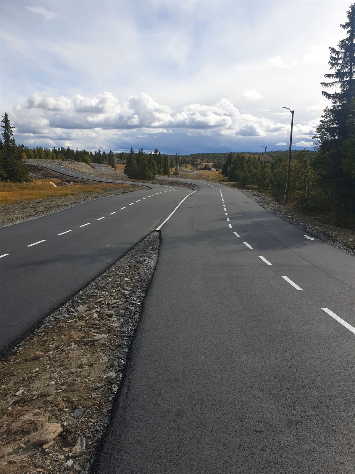 Selgers eget bilde - en flott rulleskiløype ligger få meter unna. Galleribilde