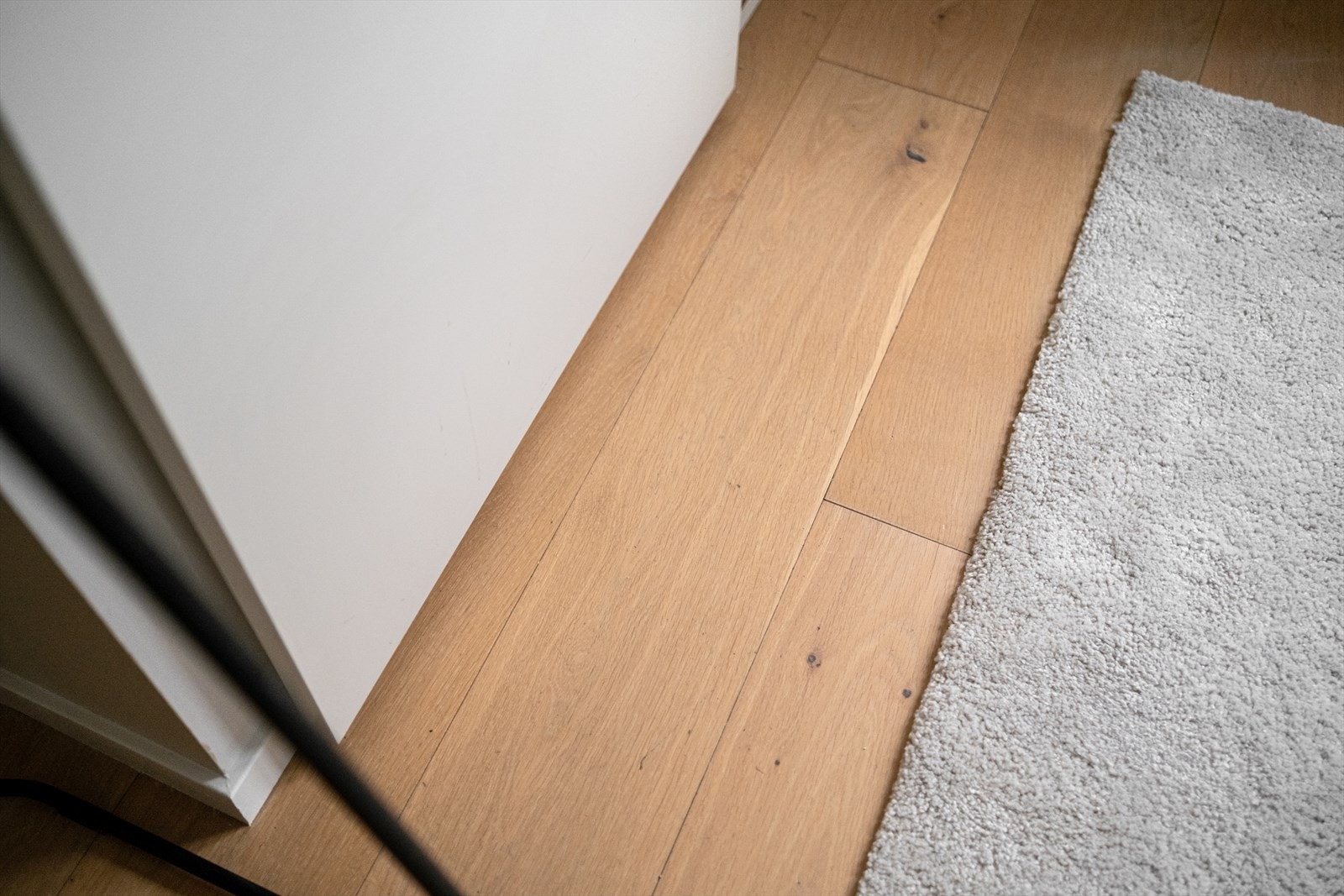 Leiligheten har enstavs eikeparkett på gulvet. Galleribilde