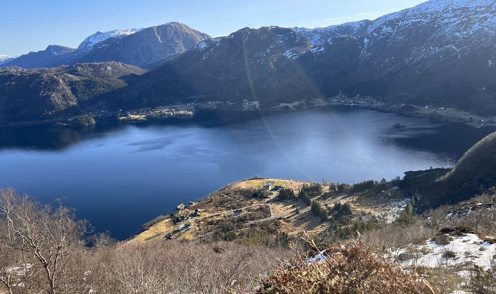 For den turglade byr nærområdet på flotte turstier i fjell og fjøre som gir enestående utsikt over Stadhavet. Galleribilde