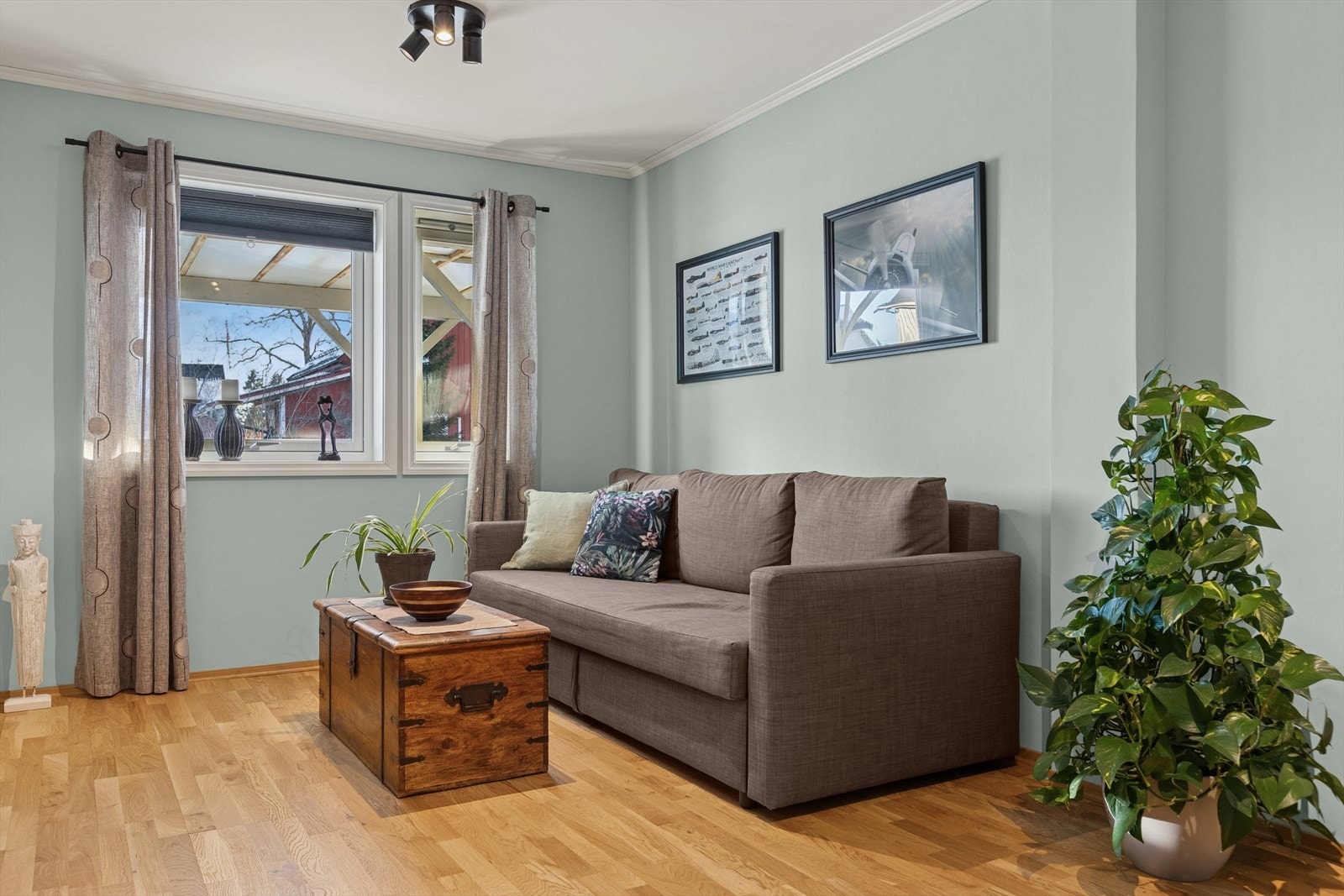 Det fjerde soverommet er på 14,1 m² og benyttes i dag som en ekstra TV-stue. Galleribilde