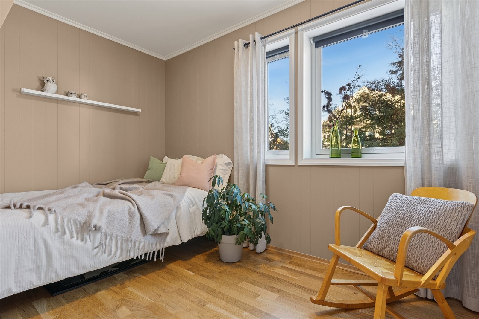 Det tredje soverommet er på 6,9 m². Soverommene er vendt mot rolige omgivelser i nord. Galleribilde