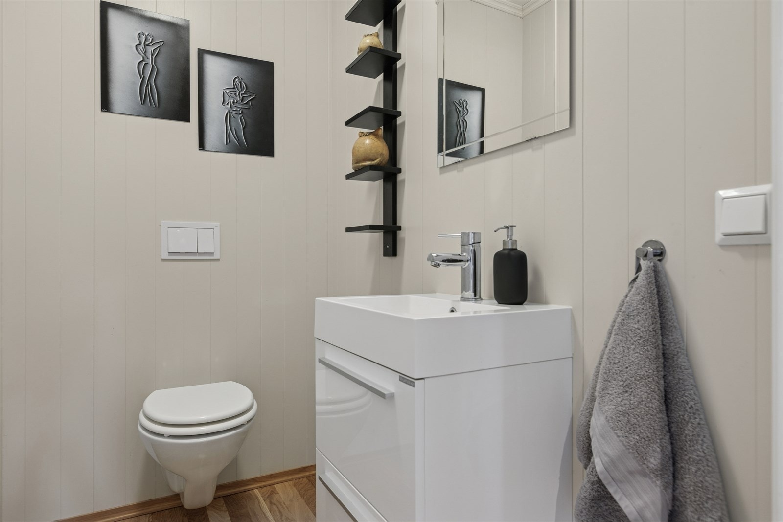 Praktisk toalettrom i første etasje. Galleribilde