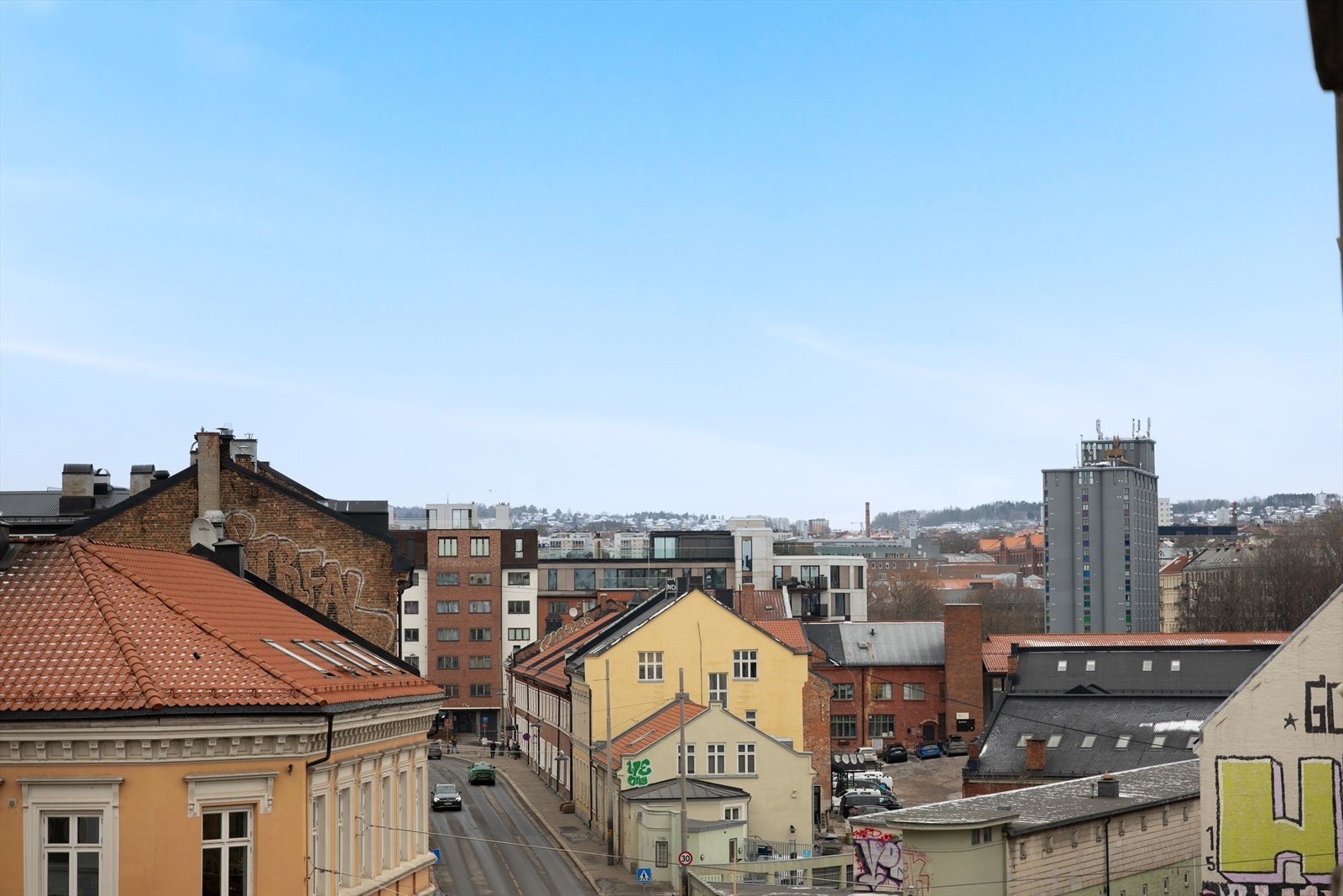 Dette er beliggenheten for deg som ønsker å bo svært sentralt, men likevel rolig og tilbaketrukket. Galleribilde