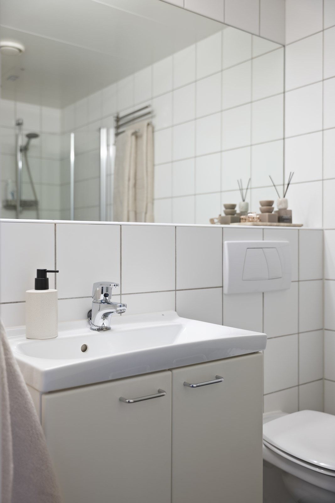 Servantinnredning i moderne stil gir god funksjonalitet. Galleribilde