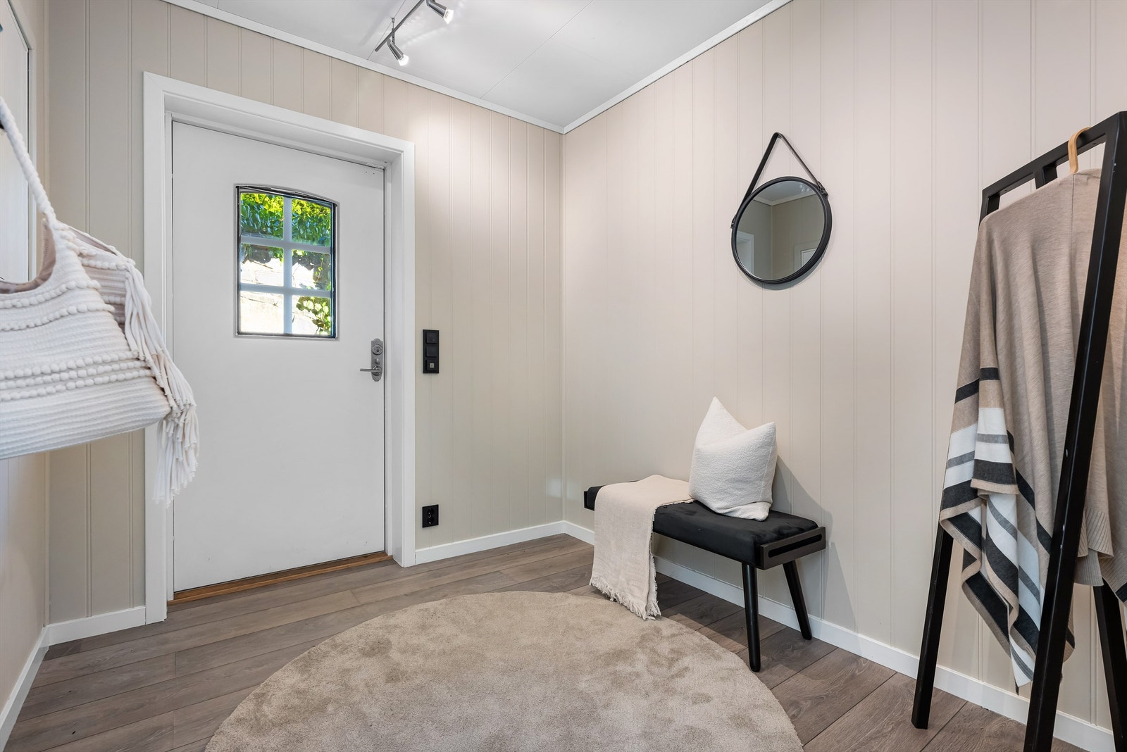 Inngangsparti med garderobeplass Galleribilde