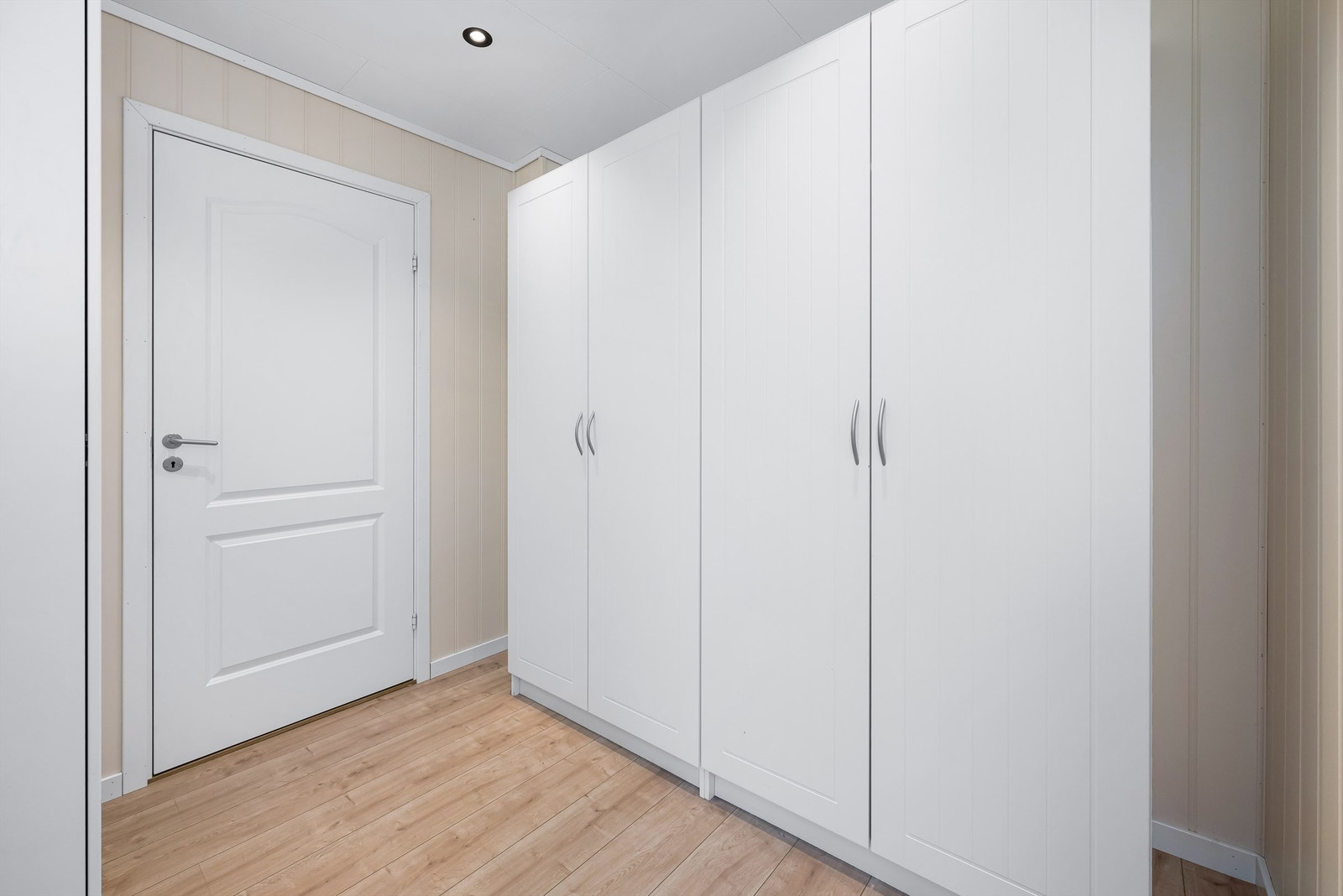 Hel 3 doble garderobeskap Galleribilde