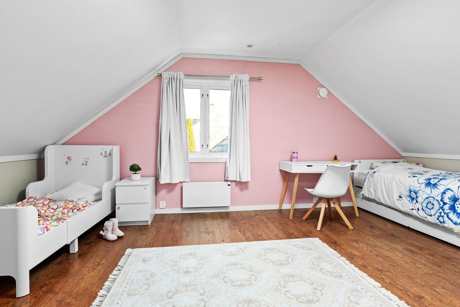 Soverommene er av god størrelse og begge har plass til dobbeltseng. Galleribilde