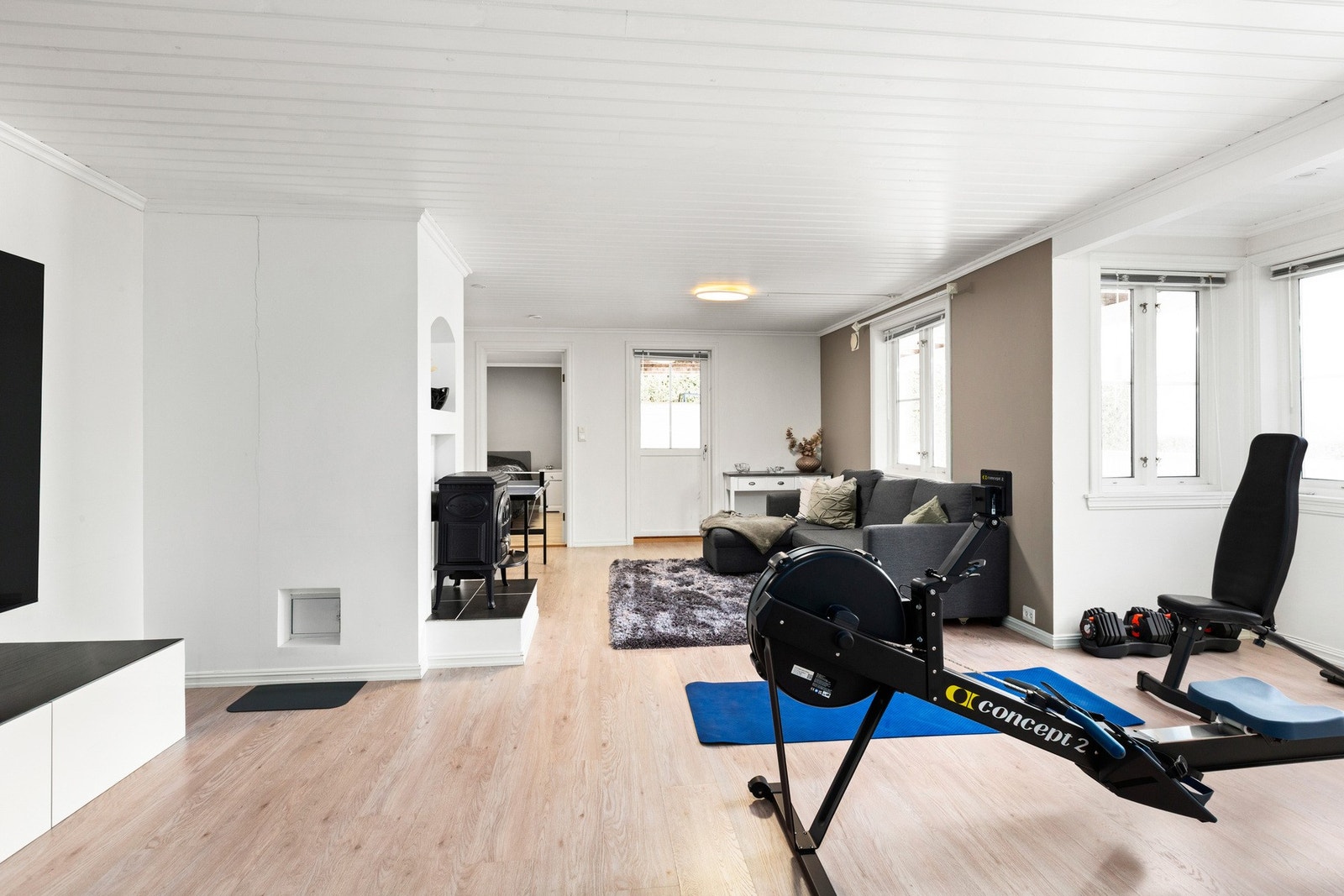 Stuen har vedovn. Galleribilde