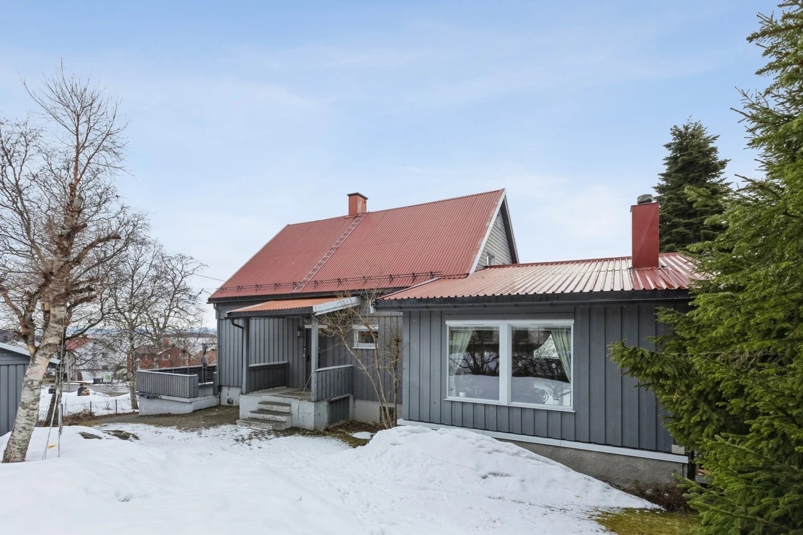 Trondenesveien 71 presenteres av eiendomsmegler Eirik Jakobsen. Foto: EFKT. Galleribilde