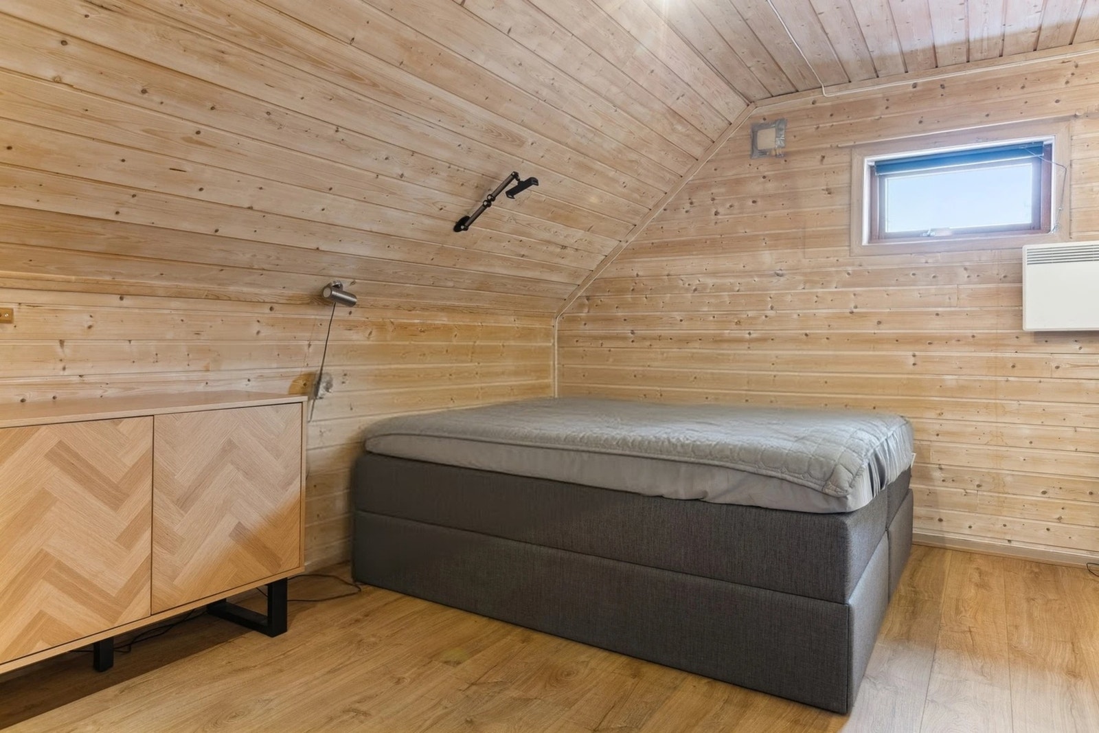 Soverom med ubehandlet panel, det perfekte utgangspunktet. Galleribilde