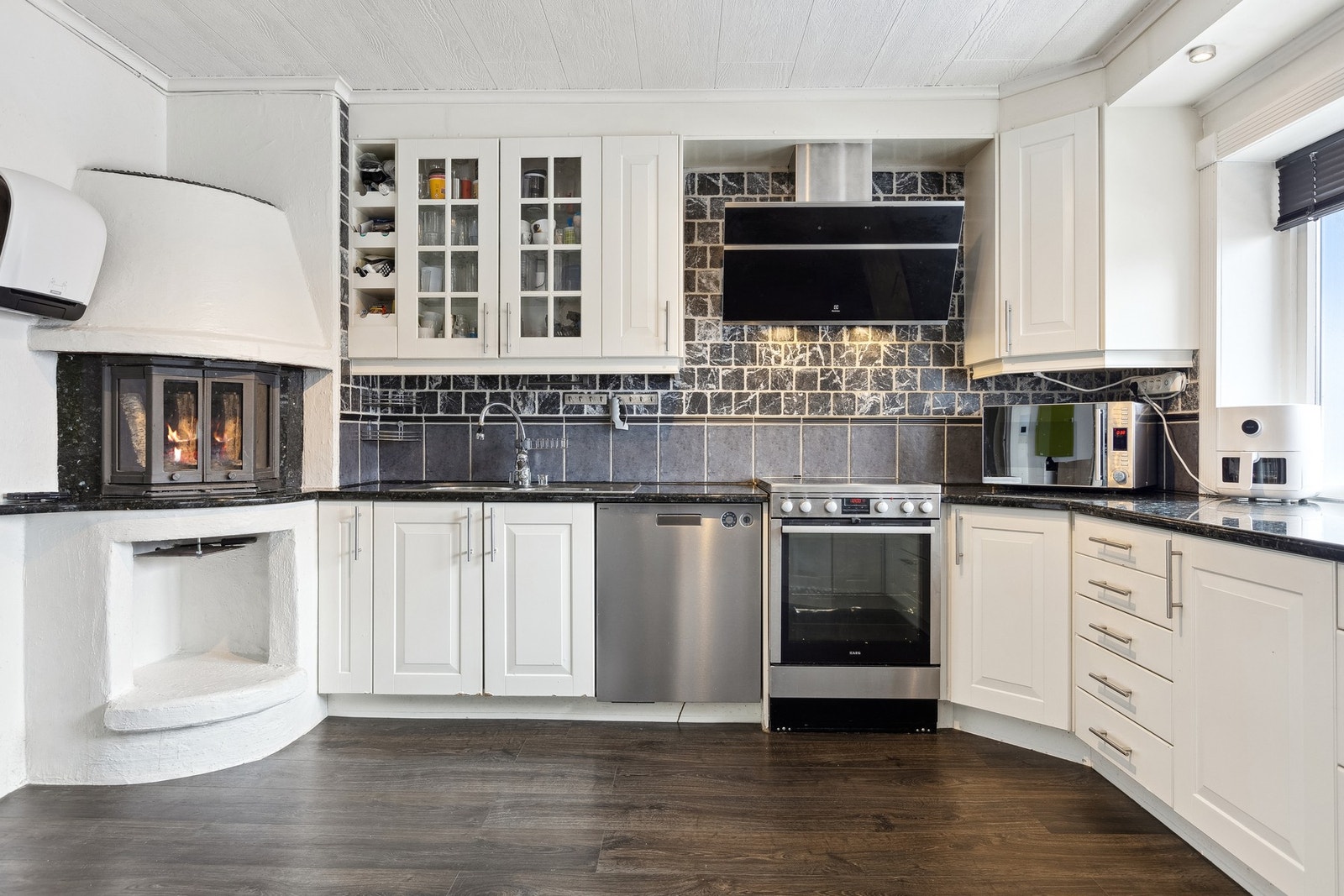 Egen peis på kjøkkenet er ikke hverdagskost. Galleribilde