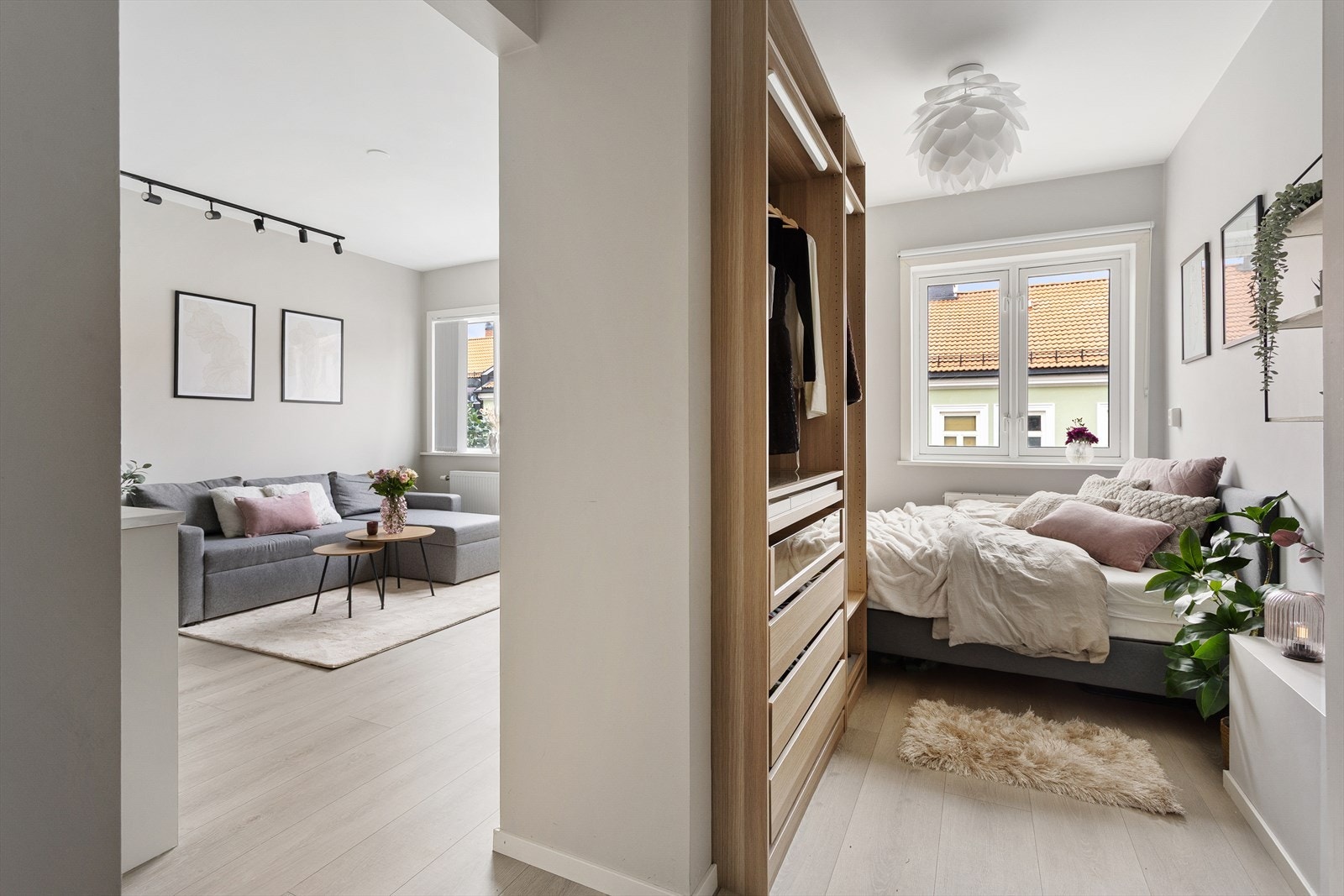 Arealeffektiv planløsning med sovealkove med vindu. Galleribilde