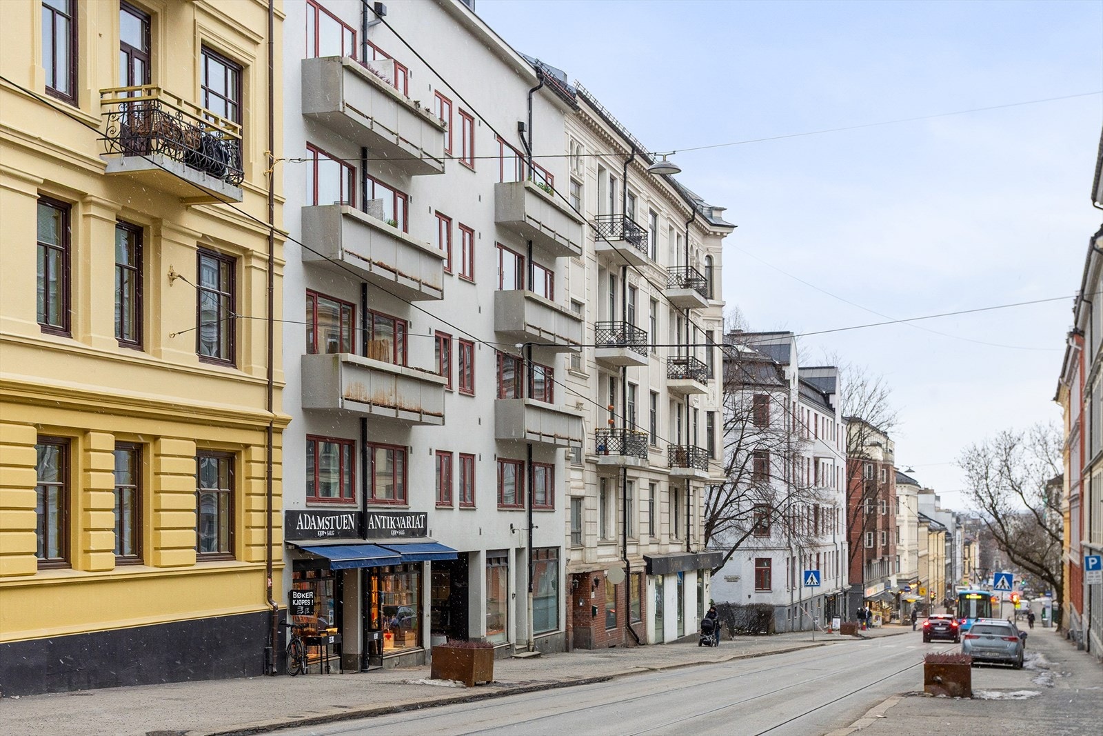 Dette er en perfekt beliggenhet for deg som ønsker å bo sentralt og samtidig vil ha kort vei til flotte grøntarealer. Her vil du trives og bo godt! Galleribilde