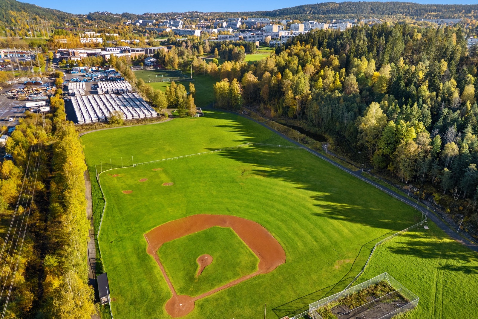 På Rommen, som ligger like i nærheten, finner du idrettsarena med baseball- og cricketbane Galleribilde