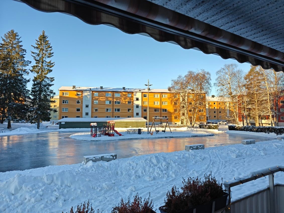 Her kan man nyte gode solforhold og utsikt over grøntarealer og fellesarealer. Galleribilde