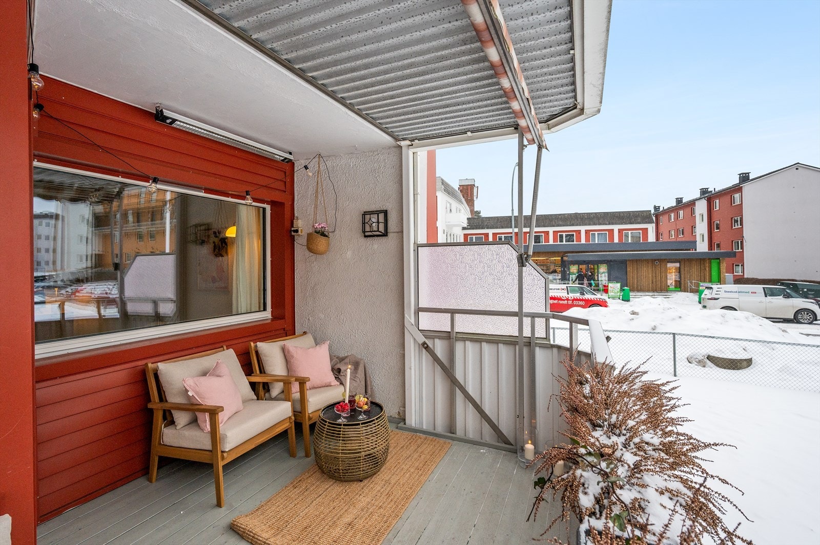 Fin plass til balkongmøbler og grill. Galleribilde