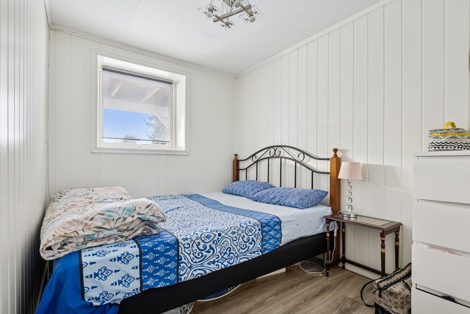 Innredet rom i underetasjen. Rommet er ikke bruksendret og dermed ikke godkjent til varig opphold. Galleribilde