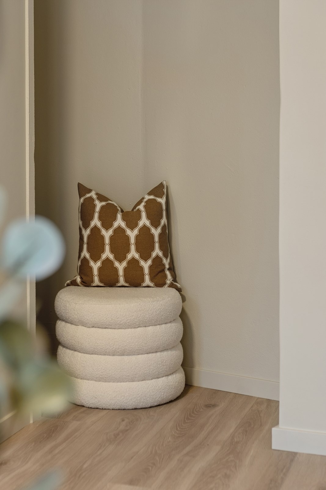 Nisje i stue med plass til møblering. Galleribilde