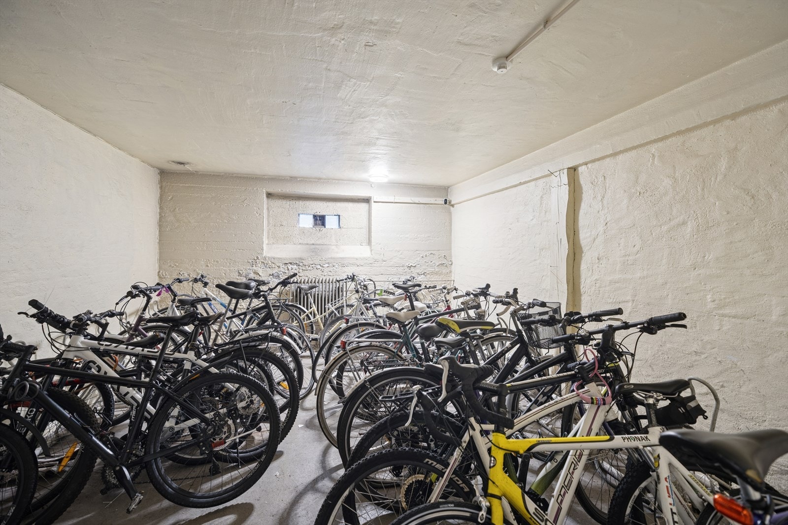 Felles sykkelrom. Galleribilde