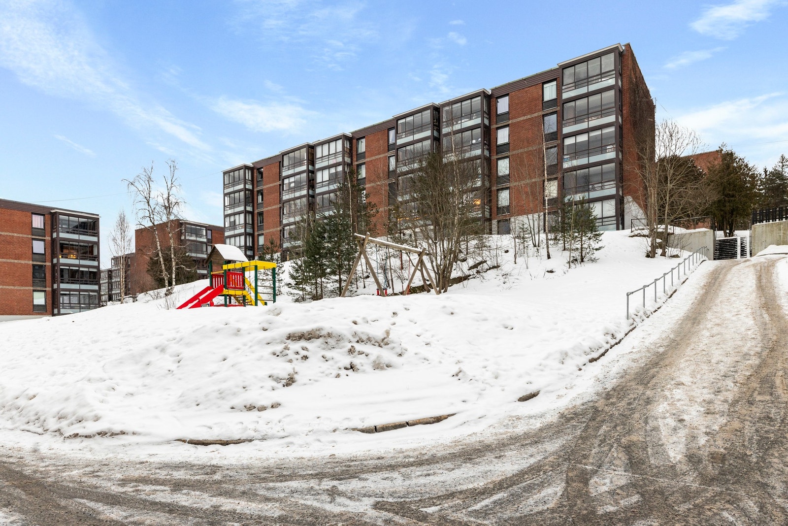 Boligen har en flott intern beliggenhet i høyden! Galleribilde