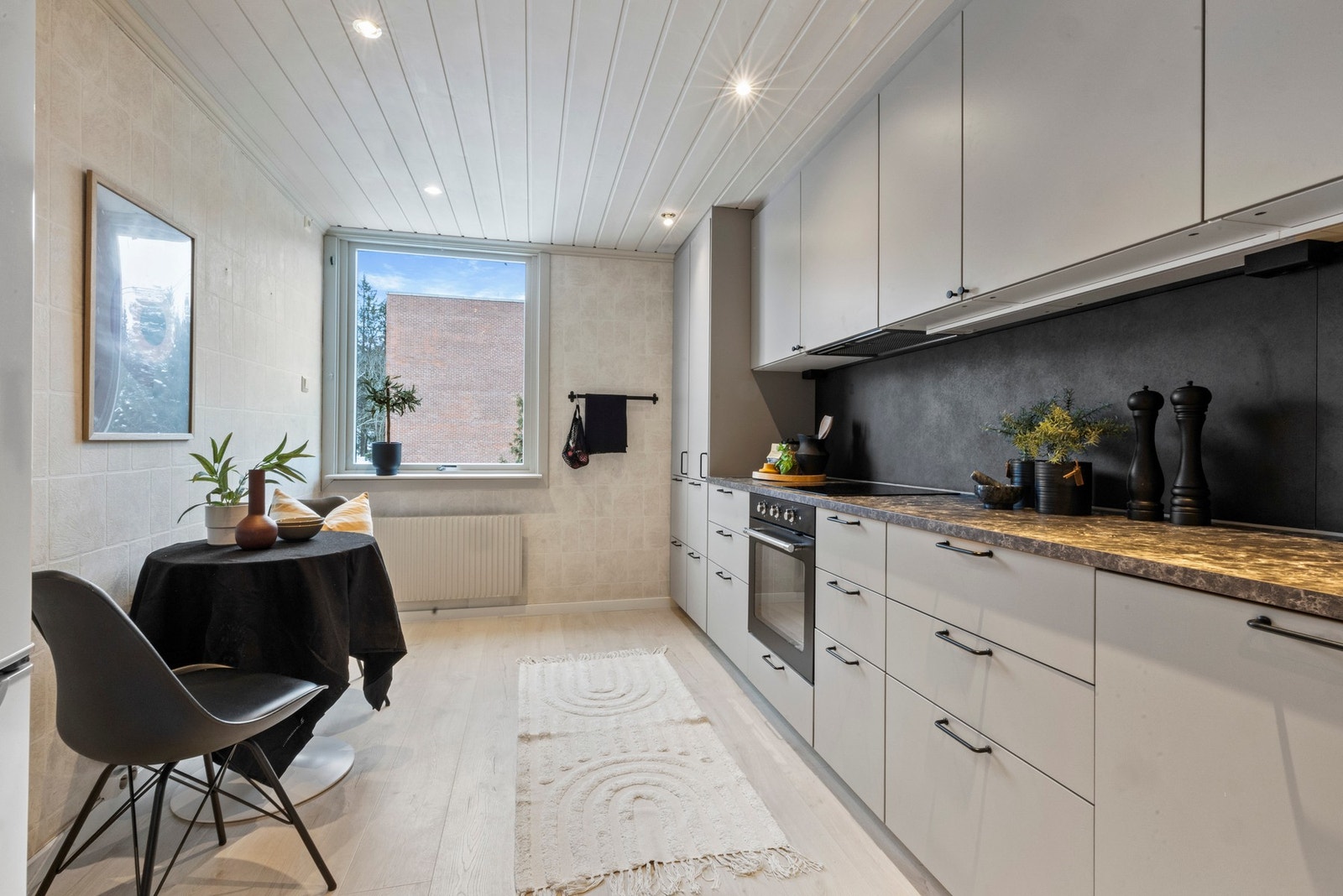 Kjøkkenet er nylig oppusset i 2025 med moderne innredning fra IKEA Galleribilde