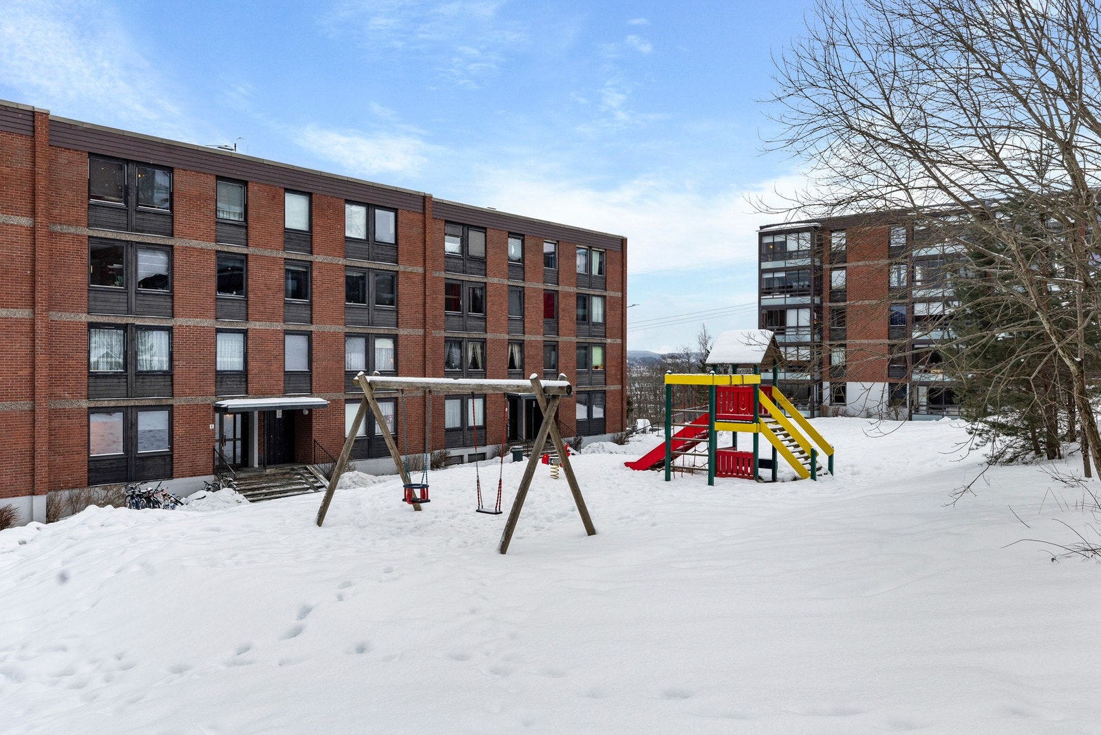 Eiendommen ligger i et rolig og barnevennlig område, med kort vei til grønne omgivelser og flotte turstier Galleribilde