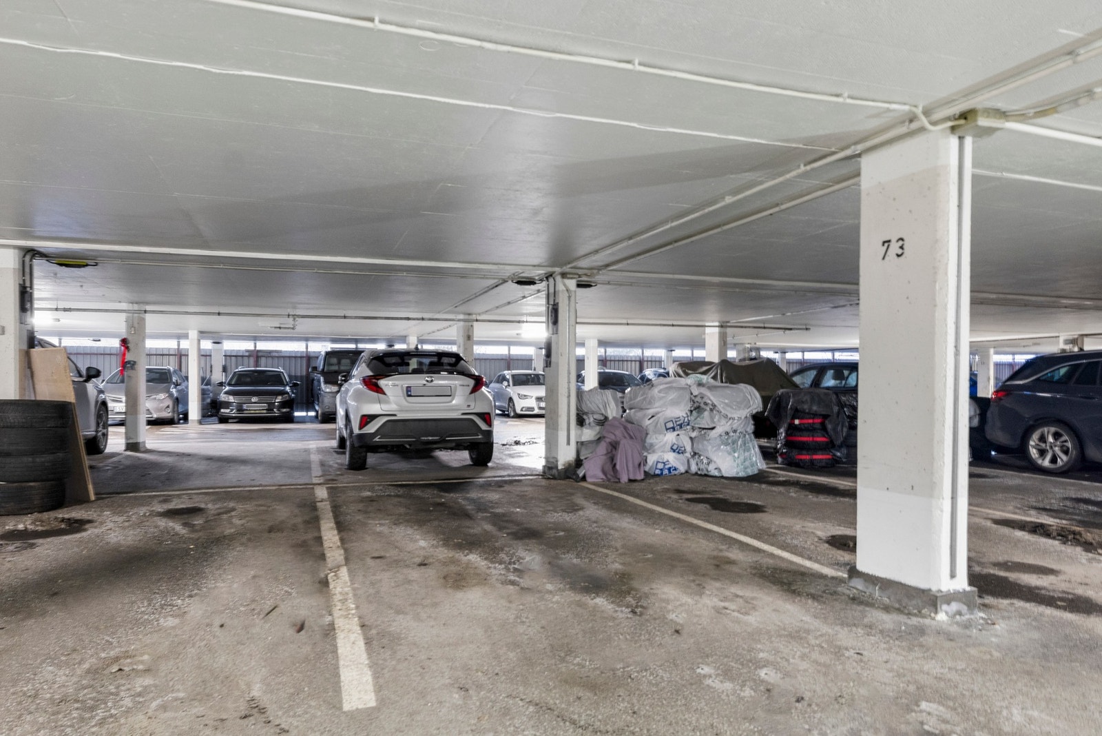 Leiligheten disponerer en garasjeplass med mulighet for å installere elbillader Galleribilde