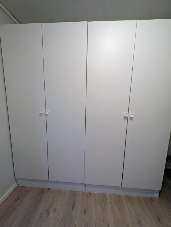 Garderobeskap i entreen medfølger Galleribilde