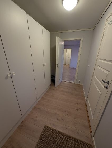 Entré - Velkommen inn i leiligheten i Eidsvågskogen 32! Galleribilde