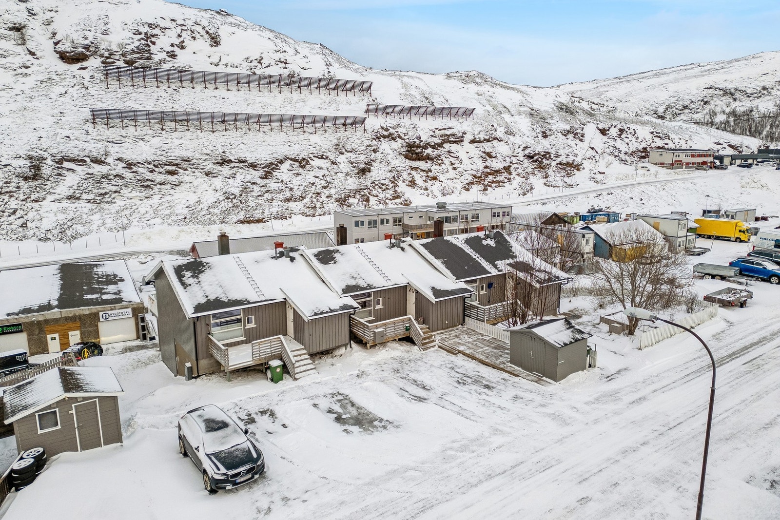 Boligen er del av et veldrevet borettslag med 7 andeler. Galleribilde