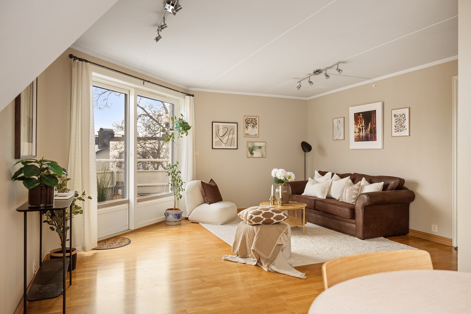 Lys og hyggelig stue. Galleribilde