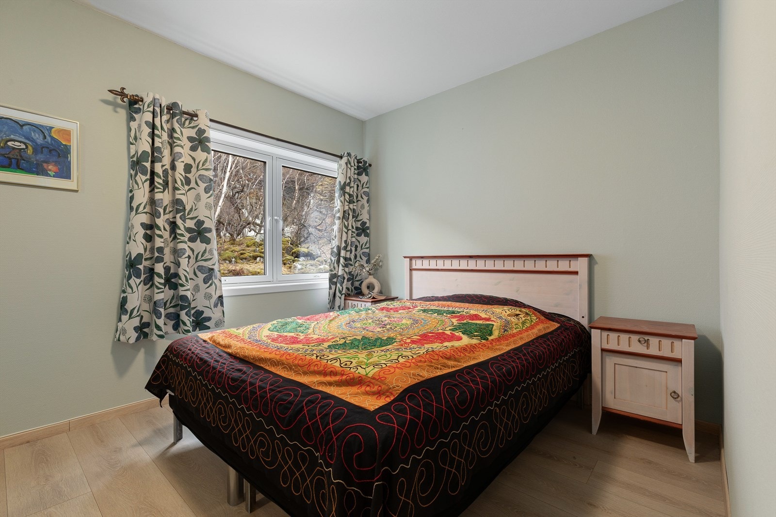 Leilegheiten har eit soverom med garderobe. Galleribilde