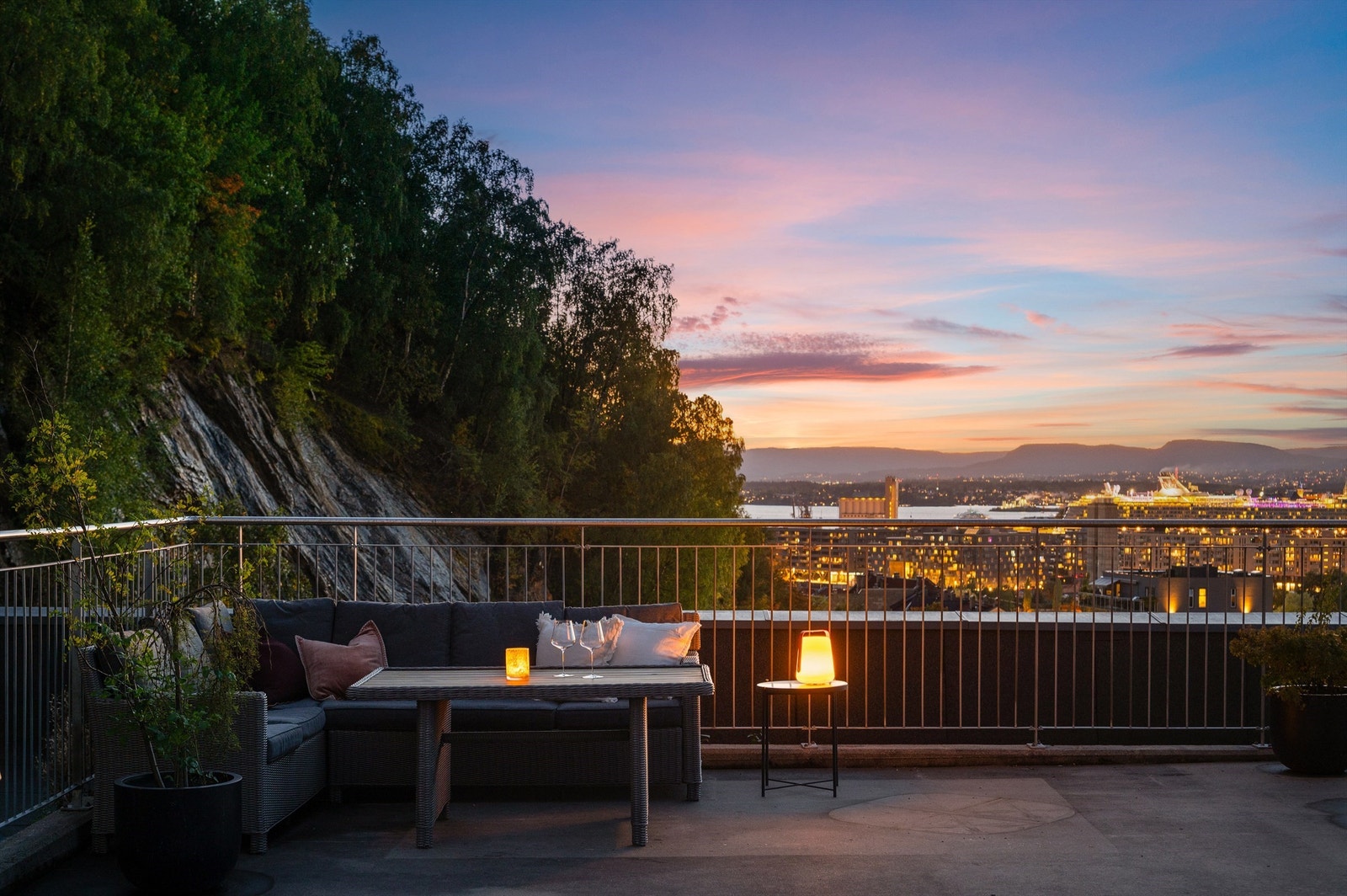 Felles takterrasse for beboerne med panoramautsikt over byen! Galleribilde