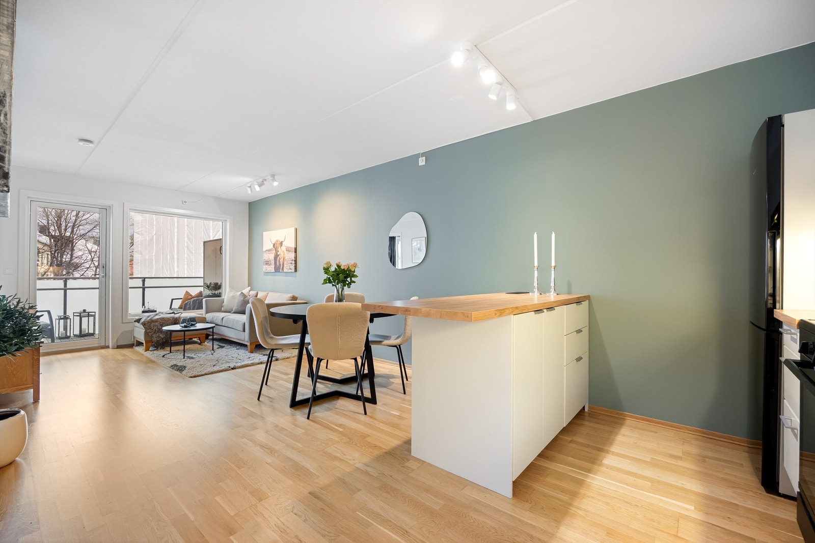 Leiligheten har god planløsning og ligger tilbaketrukket til i et attraktivt område med nærhet til alt byen har å tilby. Galleribilde