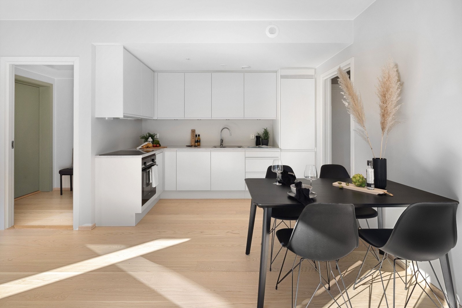 På kjøkken er det også plass til spisebord om det er ønskelig. Galleribilde