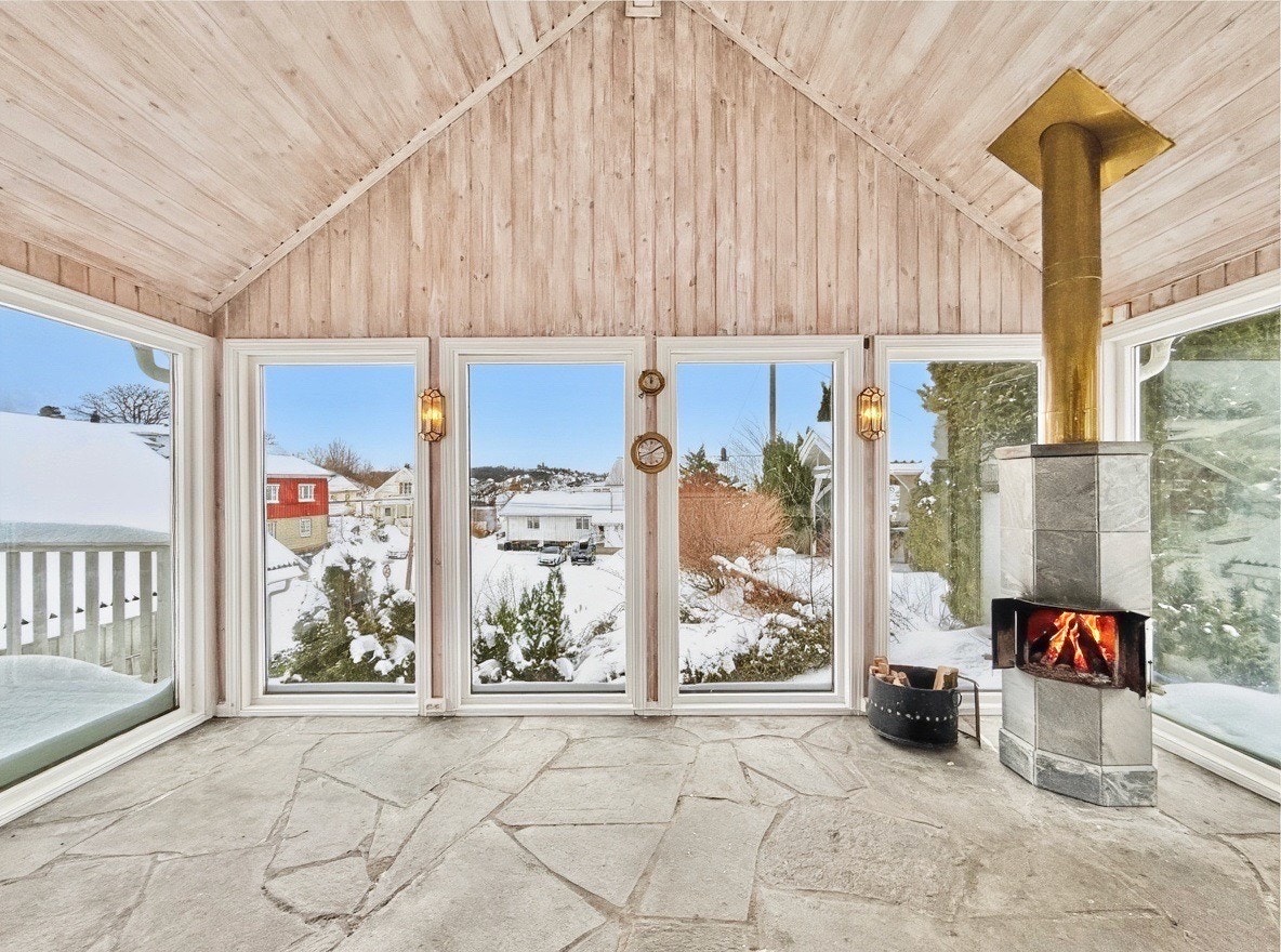 Vinterhagen byr på ekstra sitteplass og panoramautsikt over hagen Galleribilde