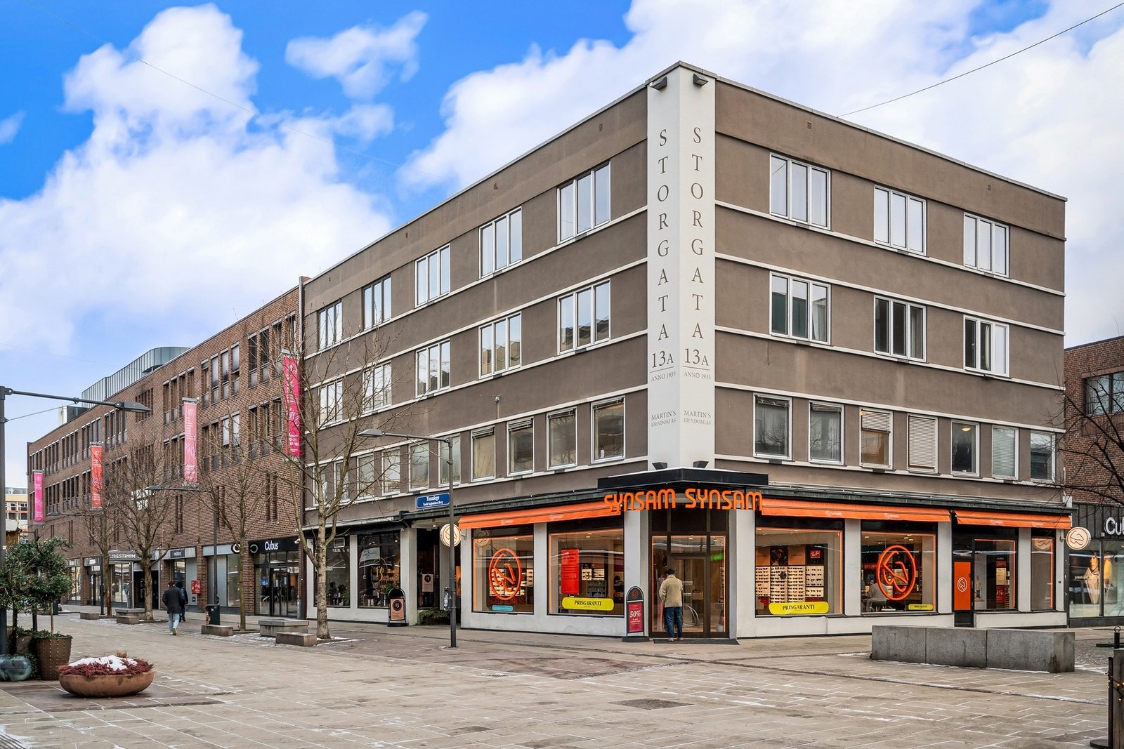 Leiligheten ligger sentralt til i Lillestrøm, med nærhet til bymessige servicetilbud, kollektivtransport og rekreasjonsområder. Galleribilde