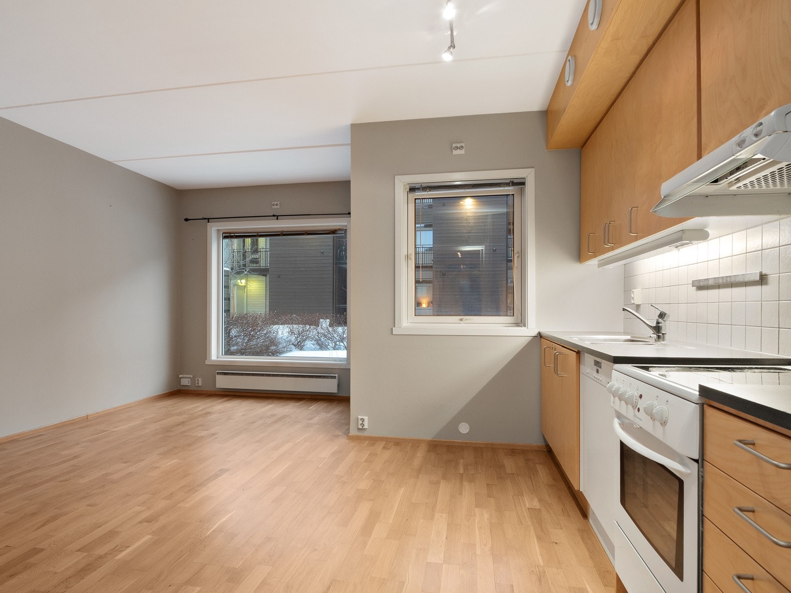 Det er stue/kjøkkenløsning i ett Galleribilde