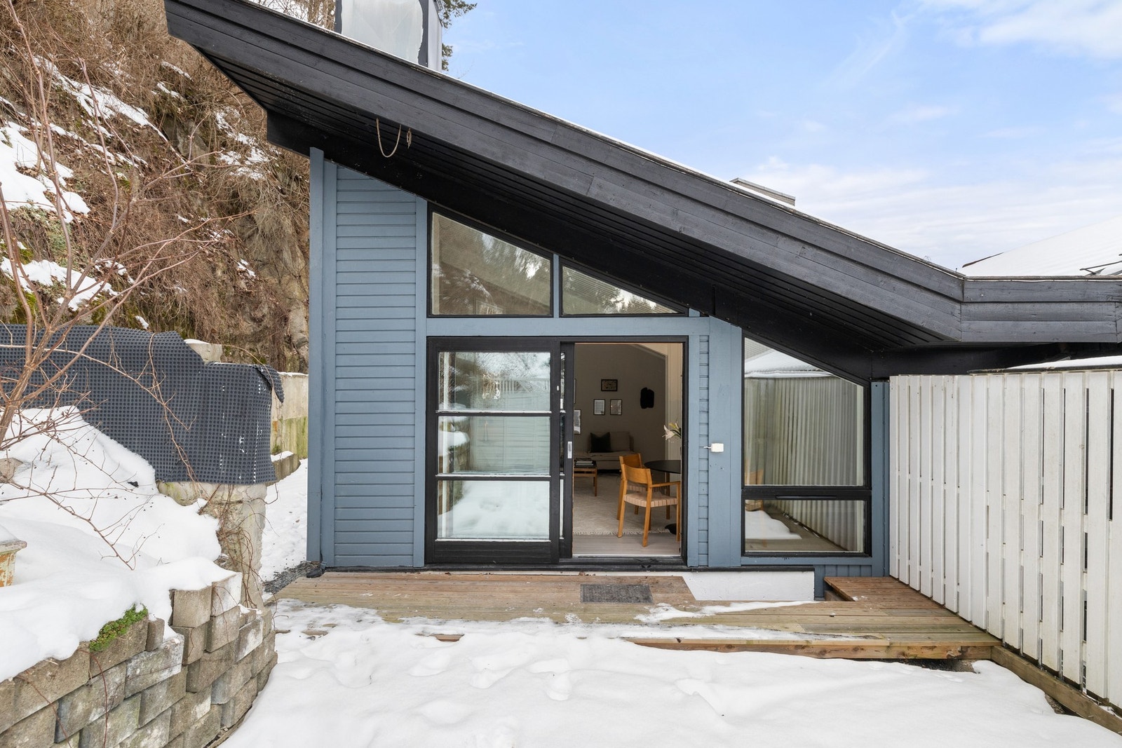 En stilren bolig med moderne overflater og flere brukmuligheter Galleribilde