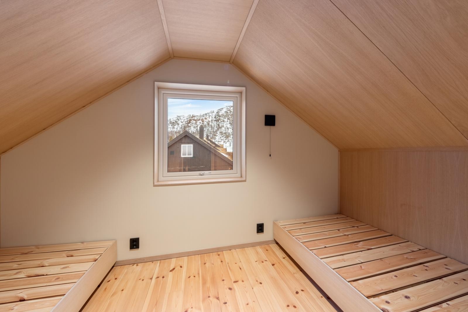 Soverom på hemsen med plassbygde 90-senger Galleribilde