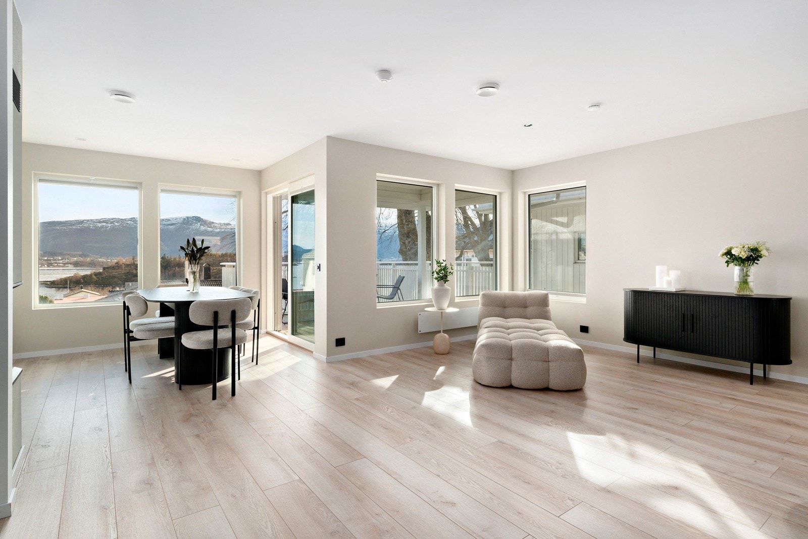 Boligen besitter gode kvaliteter med henholdsvis balansert ventilasjon og godt isolerte vinduer. Galleribilde