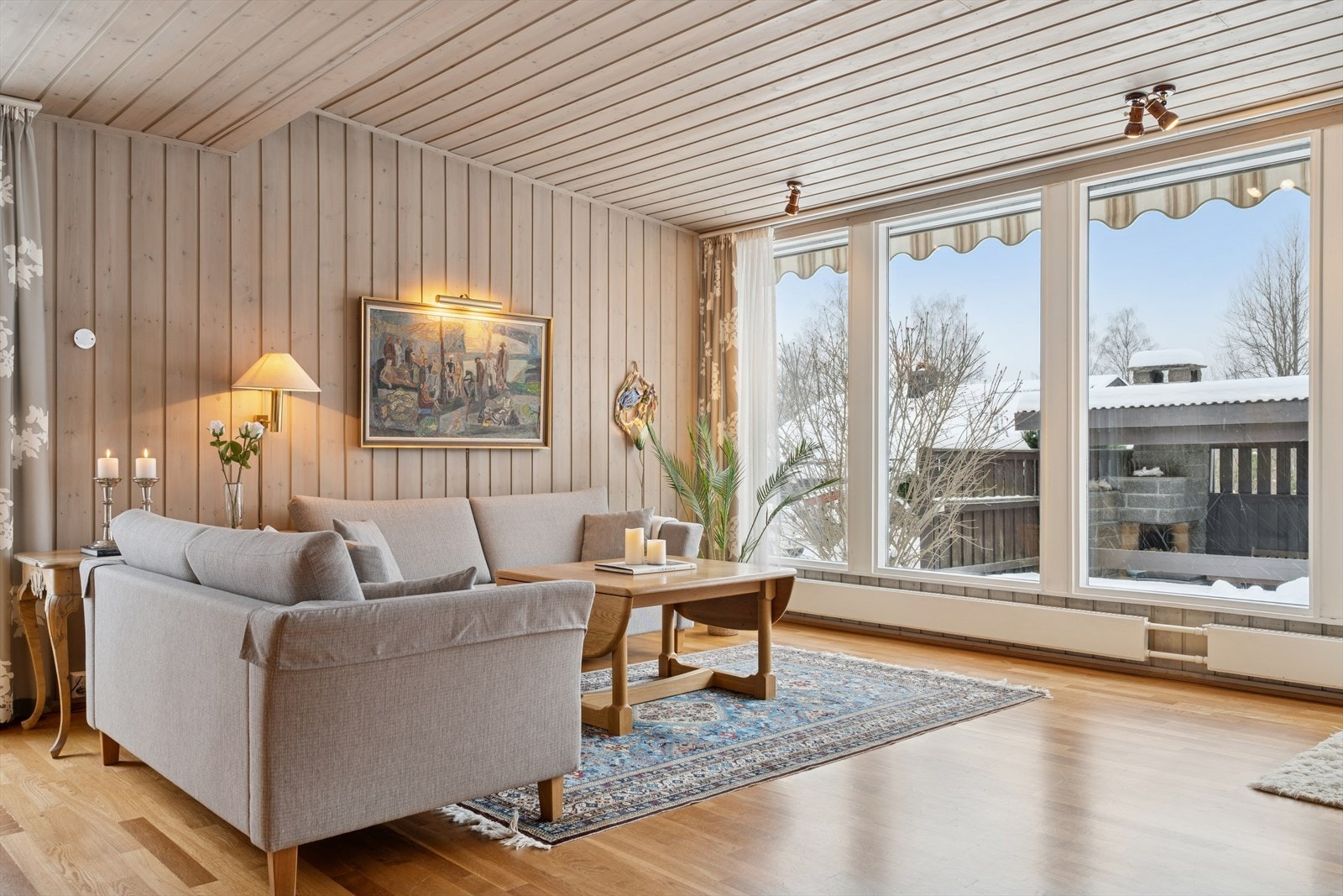 Her er det rikelig med plass for sittegruppe og øvrig møblement. Galleribilde