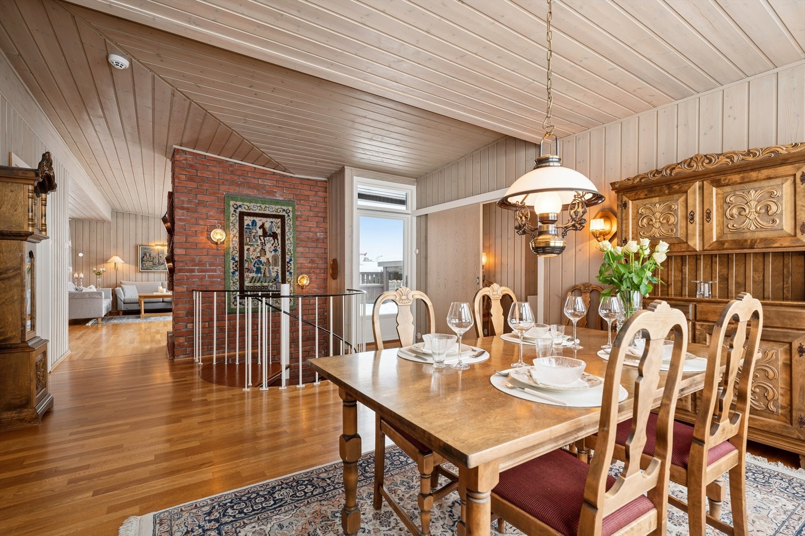 Fra spisestuen er det videre utgang til terrasse. Galleribilde