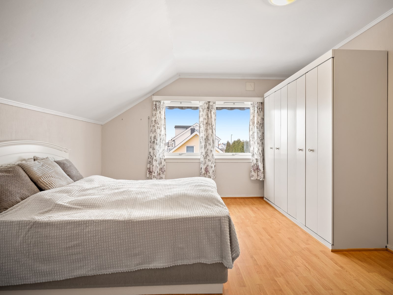 Soverom nummer 2 i boligens andre etasje Galleribilde