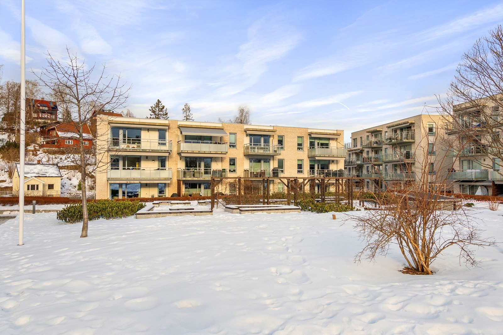 Leiligheten ligger i øverste etasje i leilighetskomplekset. Galleribilde