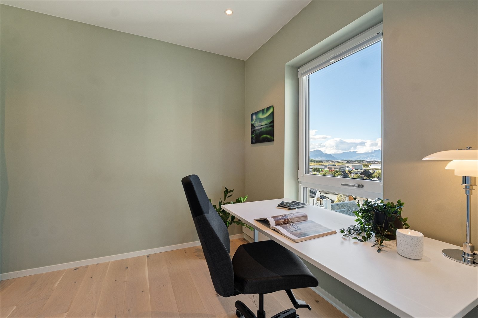 Det er god plass til kontorløsning. Galleribilde