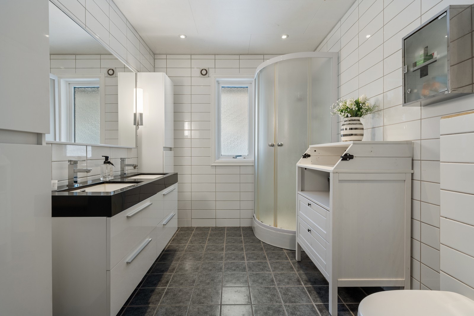 Badet i hovedetasjen. Galleribilde