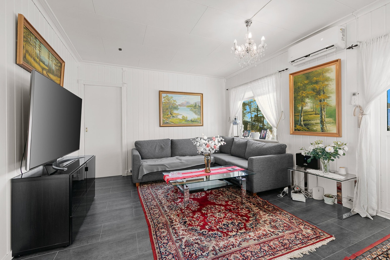 Leiligheten inneholder entré, stue med utgang til balkong, kjøkken, soverom og bad. Galleribilde