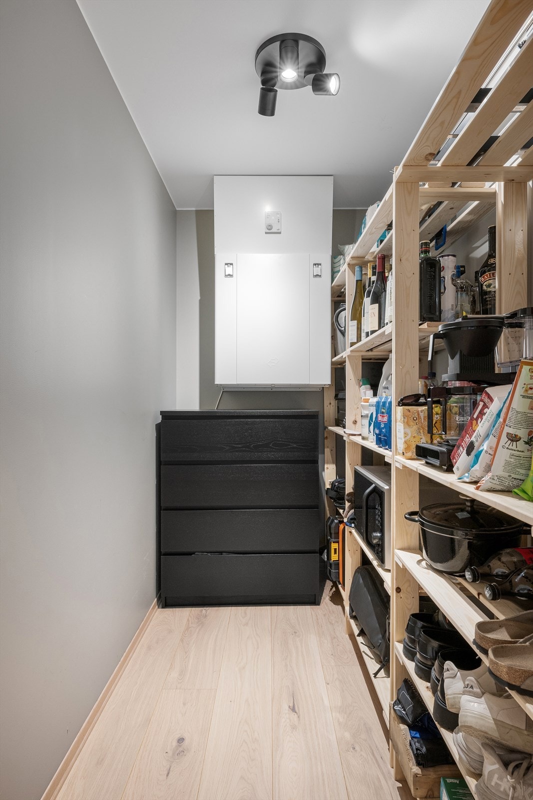 Praktisk innvendig og utvendig bod for deg som ønsker ekstra lagringsplass Galleribilde